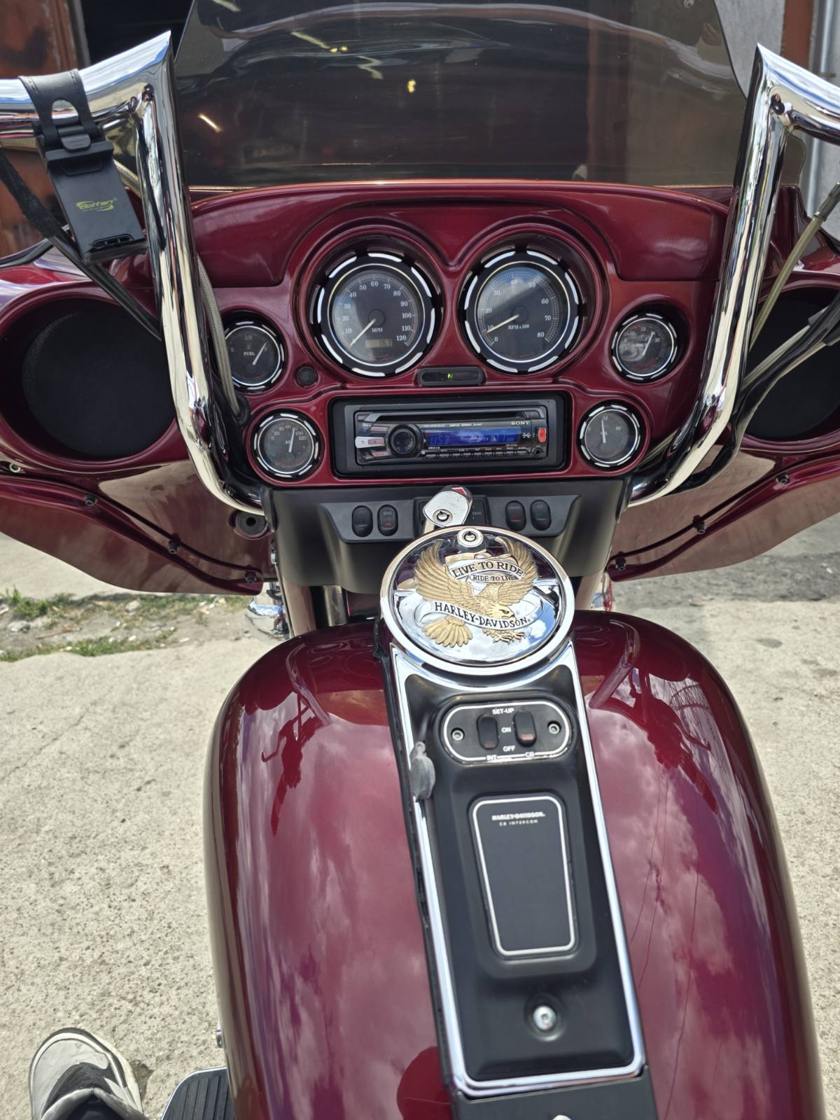 Отблизо: табло и уреди на Harley-Davidson